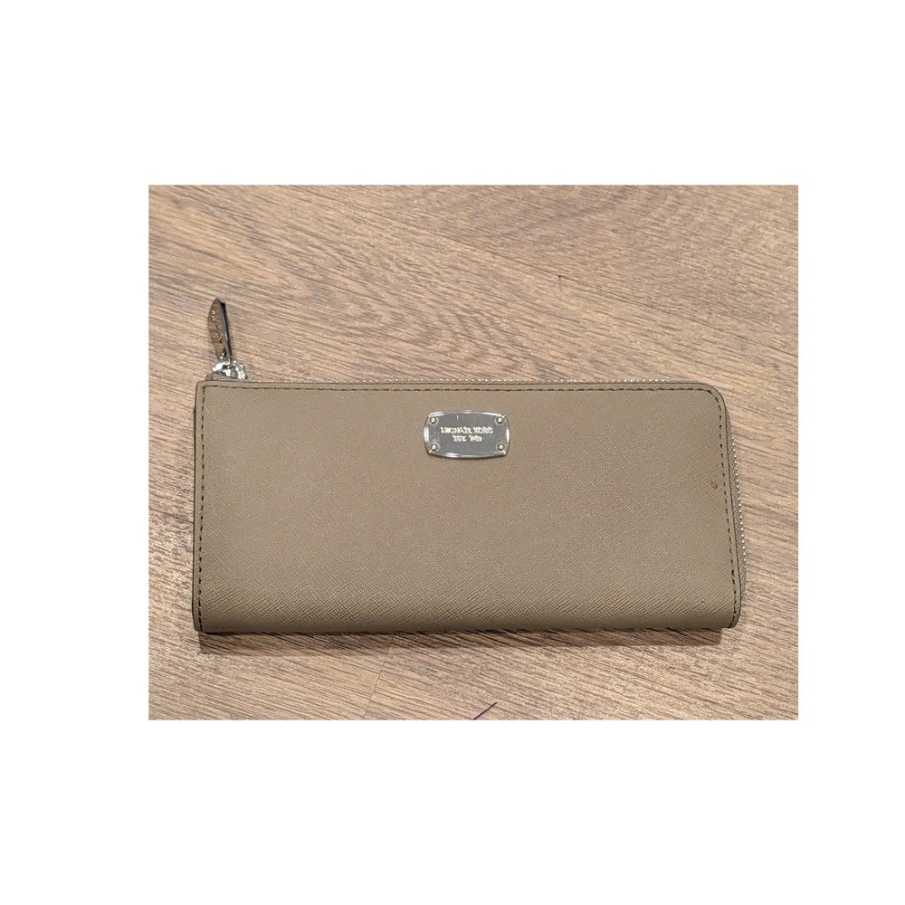 Michael Kors Leather Jet Set Travel Large Three-Quarter Zip Wallet in Taupe